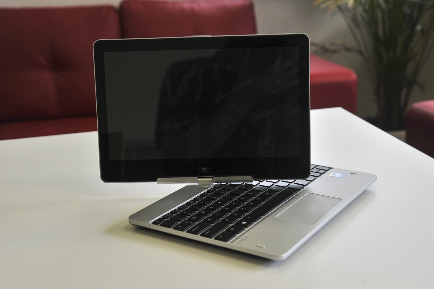 HP Elitebook Revolve 810 G2 11.6" Convertible Laptop: Intel Core i5-4200U, 4 GB RAM, 128GB SSD, Windows 10 Pro (Renewed)